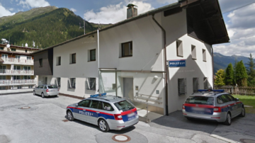 A police building in the mountains with several police cars in front of it. The surroundings are green and mountainous. | © Google Maps